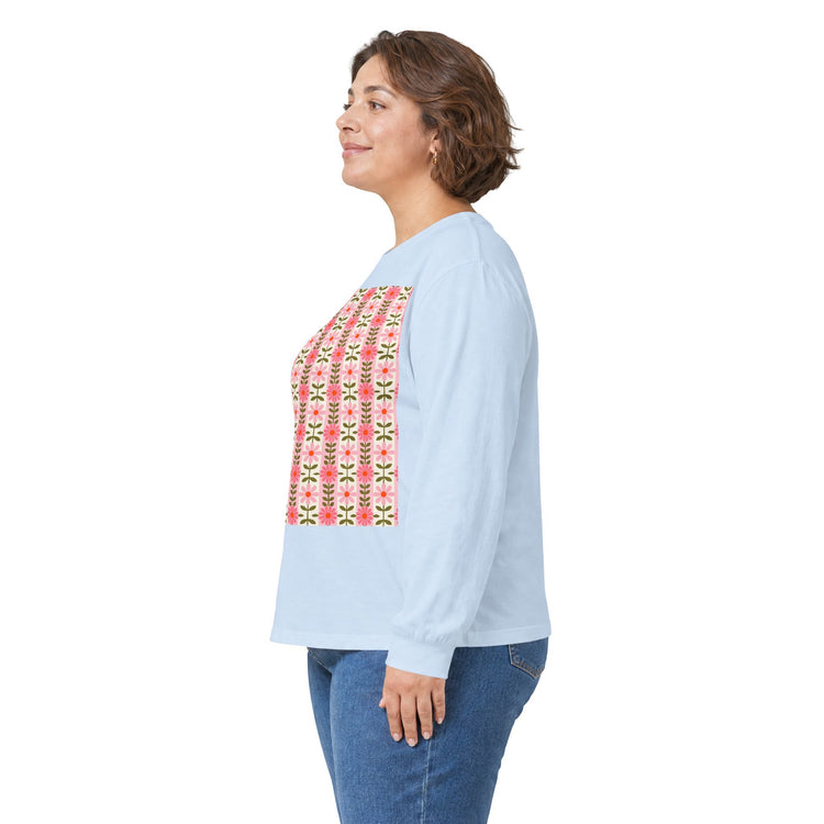 Retro Daisy Blooms long sleeve tee in light-blue – original NewGiftDay design