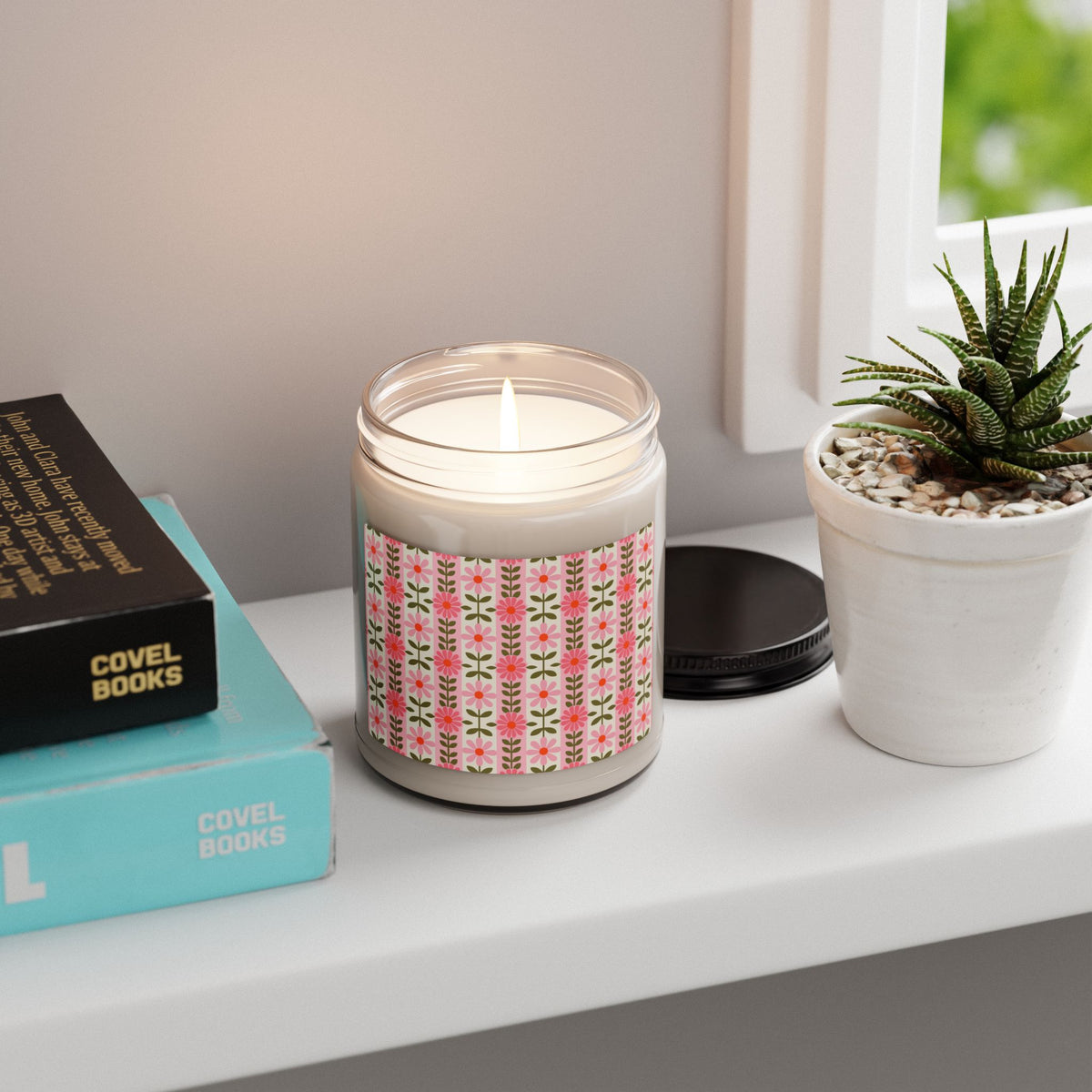 Retro Daisy Blooms Scented Soy 9oz candle – original NewGiftDay design, view 4